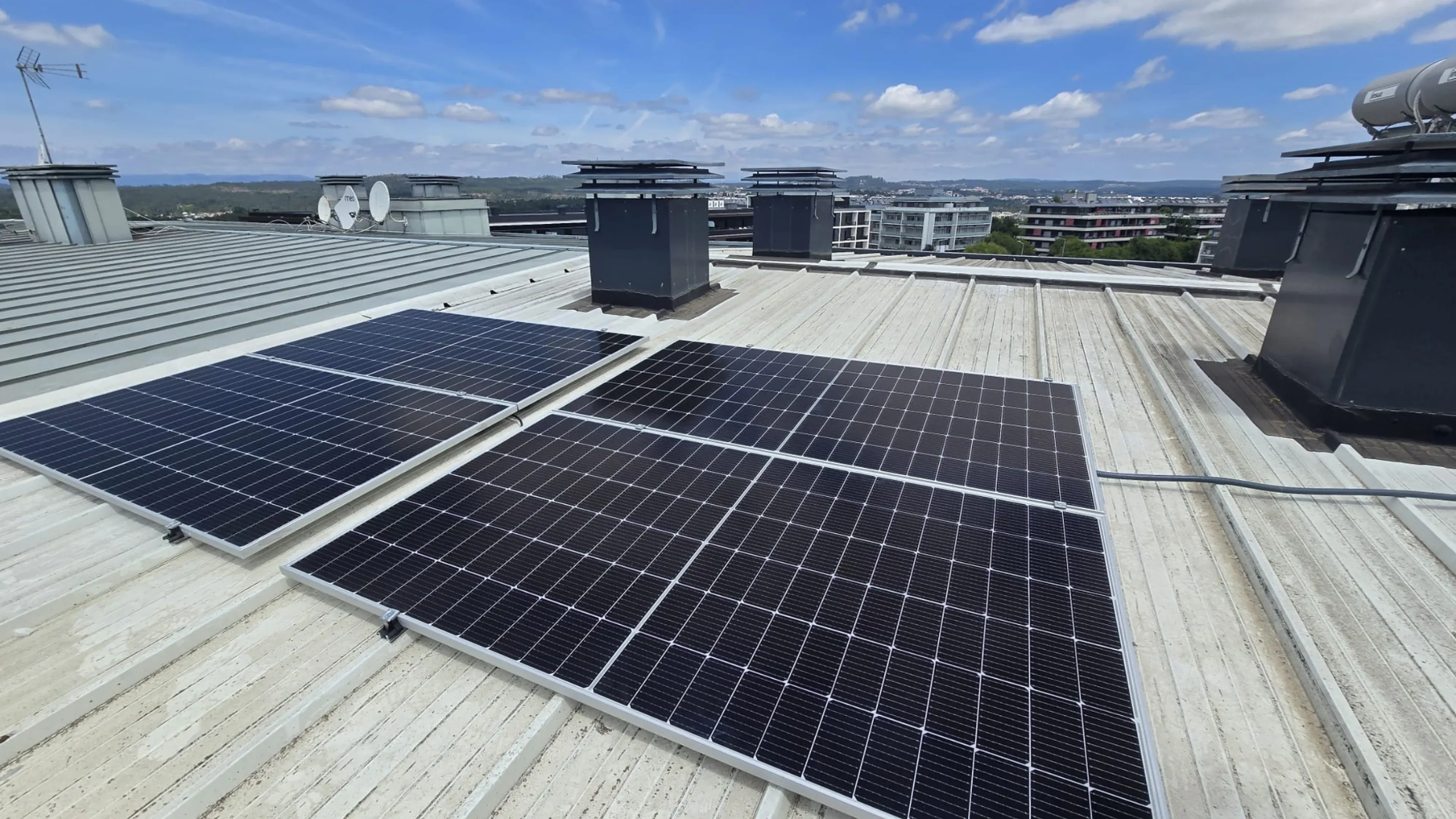 Residential photovoltaic installation in Colina Verde, Viseu.